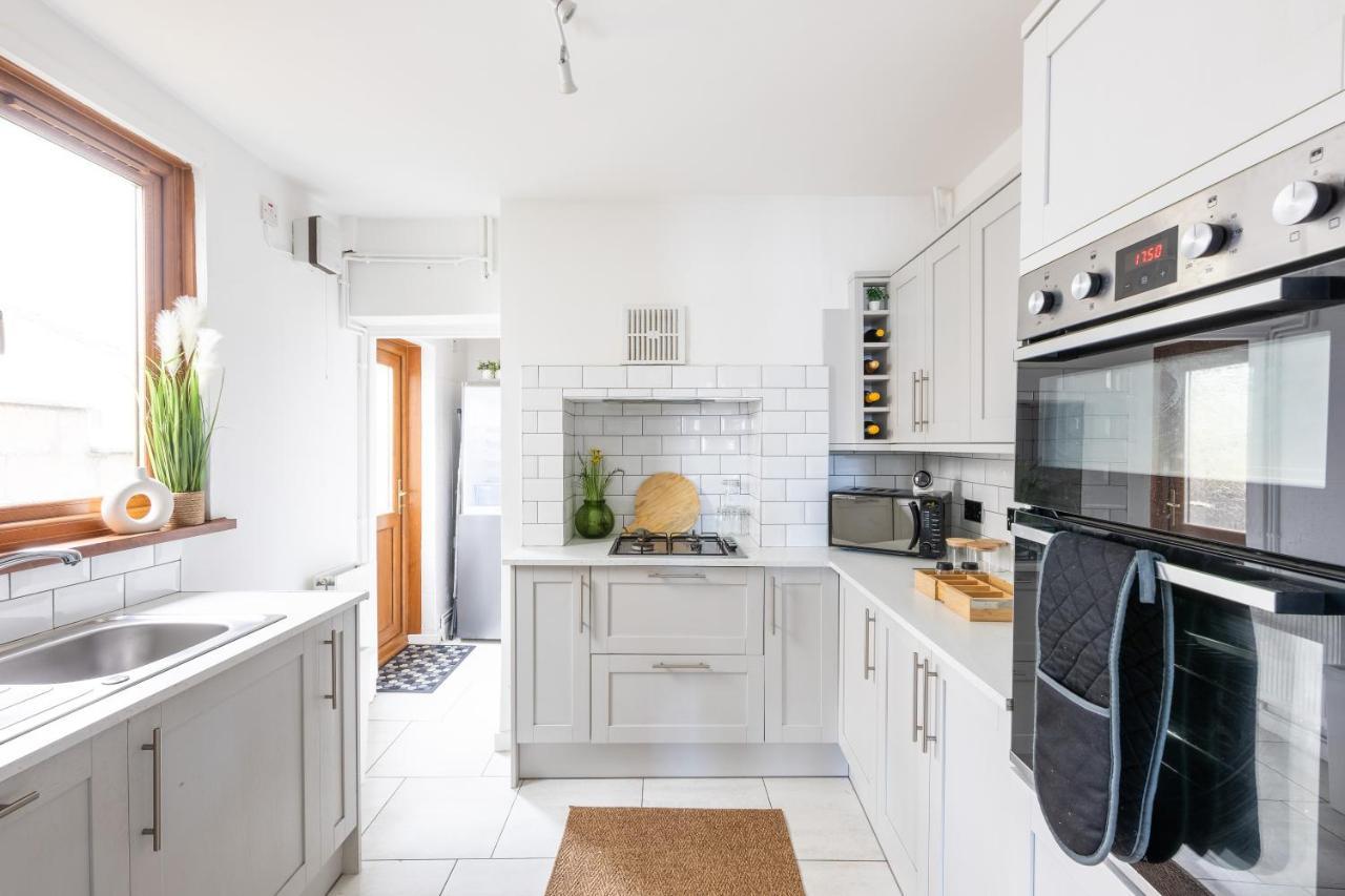 Levi Suite By Koya Homes - 3-Bedroom Home, Downtown Cardiff, Free Parking Buitenkant foto
