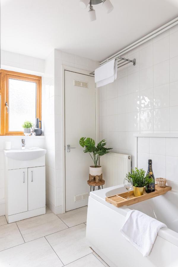 Levi Suite By Koya Homes - 3-Bedroom Home, Downtown Cardiff, Free Parking Buitenkant foto